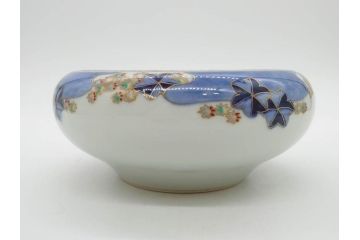 明治〜大正期　久富季九郎作　蔵春亭久富製　有田焼　鹿と紅葉　染付　金彩　色絵　深皿　約19cm　6.1寸　優雅なデザインが見る人の心を和ませる鉢(和皿、中皿、和食器、六寸一分)(R-083561)