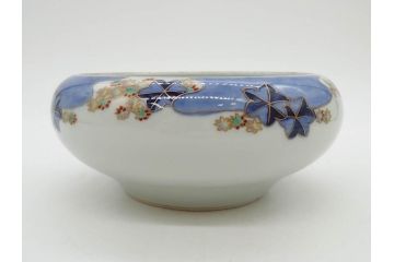 明治〜大正期　久富季九郎作　蔵春亭久富製　有田焼　鹿と紅葉　染付　金彩　色絵　深皿　約19cm　6.1寸　優雅なデザインが見る人の心を和ませる鉢(和皿、中皿、和食器、六寸一分)(R-083561)