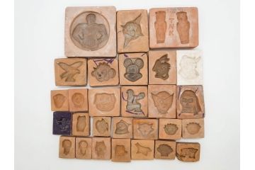 当時物　泥面子の型28点セット(泥めんこ、土人形、郷土玩具、メンコ、ミッキー、ドナルド、ブタ、TNK、アニメ、キャラクター、フクロウ、天狗)(R-083563)