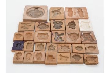 当時物　泥面子の型28点セット(泥めんこ、土人形、郷土玩具、メンコ、ミッキー、ドナルド、ブタ、TNK、アニメ、キャラクター、フクロウ、天狗)(R-083563)