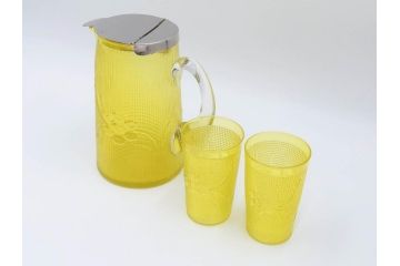 大正〜昭和初期　花文　黄色　ガラス　鮮やかな色合いが食卓に明るさと個性を添える水差し&コップ2客セット(硝子、ジャグ、蓋付き、魚子、ピッチャー、グラス、和ガラス)(R-083565)
