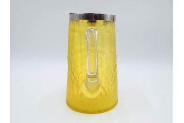 大正〜昭和初期　花文　黄色　ガラス　鮮やかな色合いが食卓に明るさと個性を添える水差し&コップ2客セット(硝子、ジャグ、蓋付き、魚子、ピッチャー、グラス、和ガラス)(R-083565)