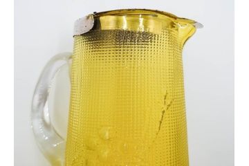大正〜昭和初期　花文　黄色　ガラス　鮮やかな色合いが食卓に明るさと個性を添える水差し&コップ2客セット(硝子、ジャグ、蓋付き、魚子、ピッチャー、グラス、和ガラス)(R-083565)