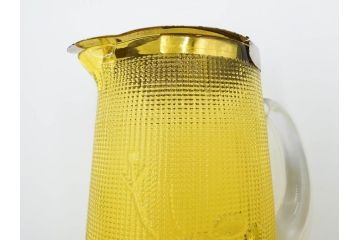 大正〜昭和初期　花文　黄色　ガラス　鮮やかな色合いが食卓に明るさと個性を添える水差し&コップ2客セット(硝子、ジャグ、蓋付き、魚子、ピッチャー、グラス、和ガラス)(R-083565)