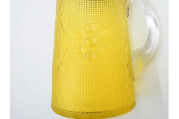 大正〜昭和初期　花文　黄色　ガラス　鮮やかな色合いが食卓に明るさと個性を添える水差し&コップ2客セット(硝子、ジャグ、蓋付き、魚子、ピッチャー、グラス、和ガラス)(R-083565)