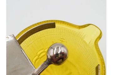 大正〜昭和初期　花文　黄色　ガラス　鮮やかな色合いが食卓に明るさと個性を添える水差し&コップ2客セット(硝子、ジャグ、蓋付き、魚子、ピッチャー、グラス、和ガラス)(R-083565)