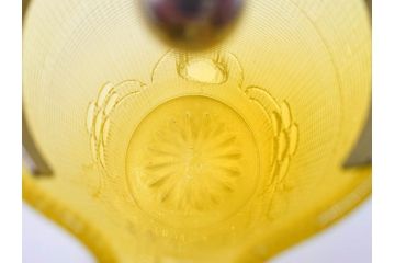 大正〜昭和初期　花文　黄色　ガラス　鮮やかな色合いが食卓に明るさと個性を添える水差し&コップ2客セット(硝子、ジャグ、蓋付き、魚子、ピッチャー、グラス、和ガラス)(R-083565)