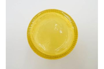 大正〜昭和初期　花文　黄色　ガラス　鮮やかな色合いが食卓に明るさと個性を添える水差し&コップ2客セット(硝子、ジャグ、蓋付き、魚子、ピッチャー、グラス、和ガラス)(R-083565)