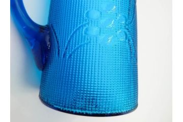 大正〜昭和初期　花文　青色　ガラス　鮮明な色彩がインテリアとしても存在感を放つ水差し(硝子、ジャグ、魚子、ピッチャー、和ガラス)(R-083567)