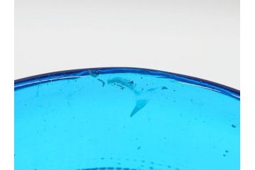 大正〜昭和初期　花文　青色　ガラス　鮮明な色彩がインテリアとしても存在感を放つ水差し(硝子、ジャグ、魚子、ピッチャー、和ガラス)(R-083567)