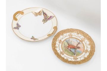 明治〜大正期　オールドノリタケ　NORITAKE　金彩　金盛　ハンドペイント　雉　蝶　丁寧に施された装飾が日常に彩りと品格を添えるプレート2枚セット(ちょう、鳥、キジ、取手付、大皿、中皿、洋食器)(R-083568)