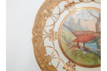 明治〜大正期　オールドノリタケ　NORITAKE　金彩　金盛　ハンドペイント　雉　蝶　丁寧に施された装飾が日常に彩りと品格を添えるプレート2枚セット(ちょう、鳥、キジ、取手付、大皿、中皿、洋食器)(R-083568)