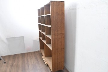 和製ヴィンテージ　素朴で古い木が味わい深いシンプルレトロな大振りマス目棚　(R-083575)