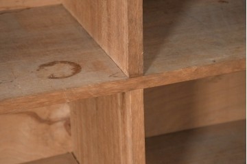 和製ヴィンテージ　素朴で古い木が味わい深いシンプルレトロな大振りマス目棚　(R-083575)