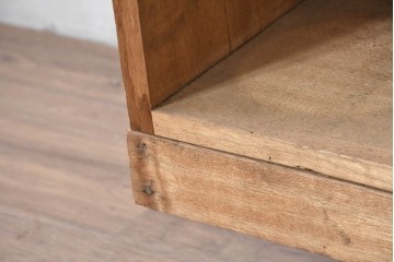 和製ヴィンテージ　素朴で古い木が味わい深いシンプルレトロな大振りマス目棚　(R-083575)