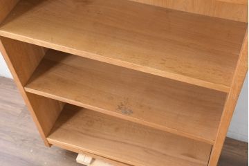中古　美品　重厚　国産職人手作り　ぶ厚い楢(ナラ)材のシンプルな本棚(飾り棚、オープンシェルフ、ブックシェルフ、オープンラック、収納棚)(製作費約30万円)(R-083576)
