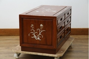 アジアンビンテージ　民芸家具　螺鈿(ラデン)象嵌入り　上品な佇まいが美しい6杯小引き出し　(R-083578)