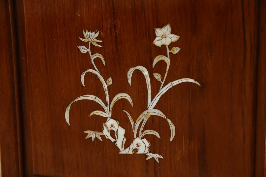 アジアンビンテージ　民芸家具　螺鈿(ラデン)象嵌入り　上品な佇まいが美しい6杯小引き出し　(R-083578)