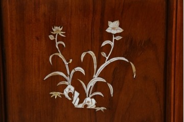 アジアンビンテージ　民芸家具　螺鈿(ラデン)象嵌入り　上品な佇まいが美しい6杯小引き出し　(R-083578)