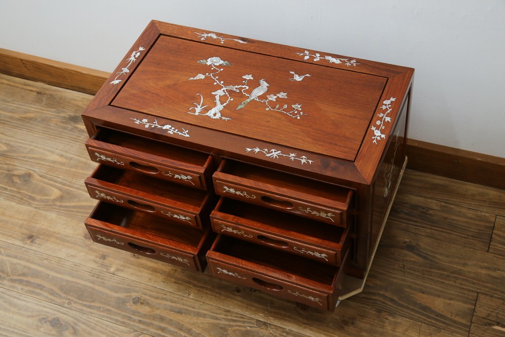アジアンビンテージ　民芸家具　螺鈿(ラデン)象嵌入り　上品な佇まいが美しい6杯小引き出し　(R-083578)