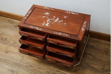 アジアンビンテージ　民芸家具　螺鈿(ラデン)象嵌入り　上品な佇まいが美しい6杯小引き出し　(R-083578)