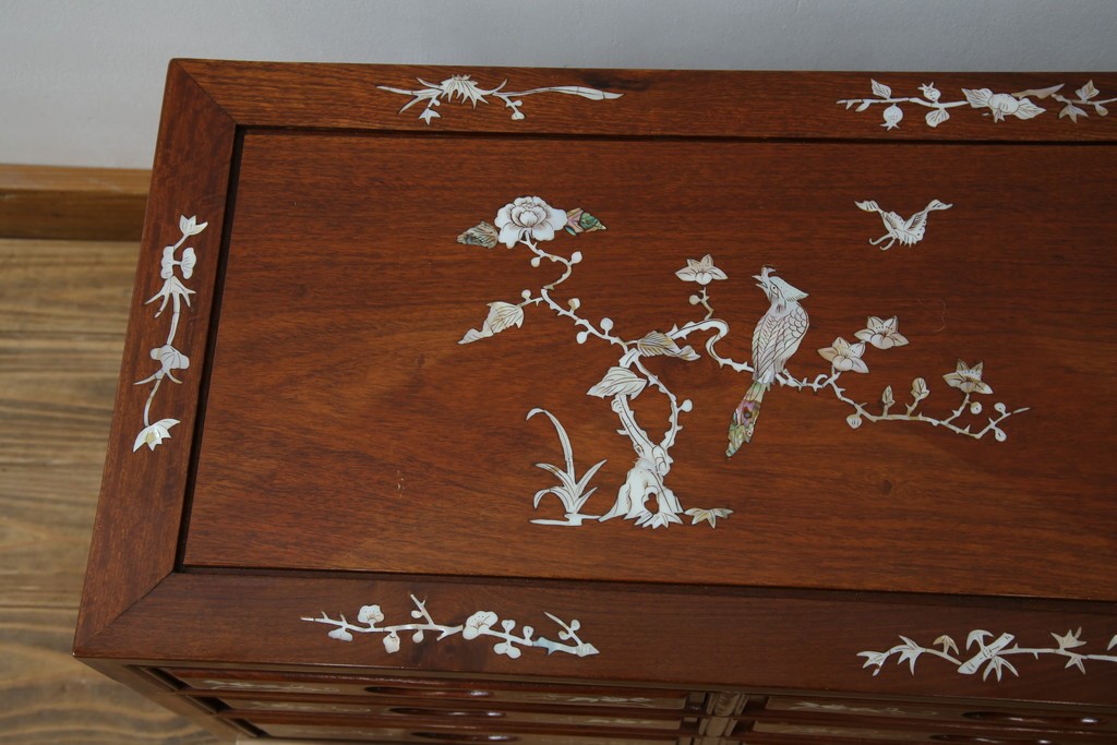 アジアンビンテージ　民芸家具　螺鈿(ラデン)象嵌入り　上品な佇まいが美しい6杯小引き出し　(R-083578)