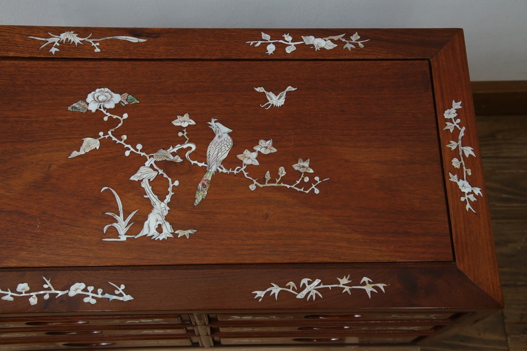 アジアンビンテージ　民芸家具　螺鈿(ラデン)象嵌入り　上品な佇まいが美しい6杯小引き出し　(R-083578)