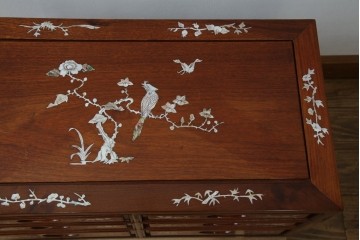 アジアンビンテージ　民芸家具　螺鈿(ラデン)象嵌入り　上品な佇まいが美しい6杯小引き出し　(R-083578)