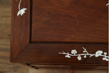 アジアンビンテージ　民芸家具　螺鈿(ラデン)象嵌入り　上品な佇まいが美しい6杯小引き出し　(R-083578)