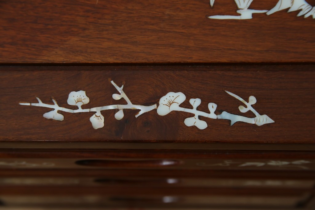 アジアンビンテージ　民芸家具　螺鈿(ラデン)象嵌入り　上品な佇まいが美しい6杯小引き出し　(R-083578)