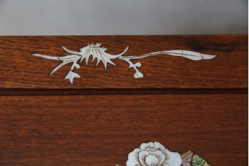 アジアンビンテージ　民芸家具　螺鈿(ラデン)象嵌入り　上品な佇まいが美しい6杯小引き出し　(R-083578)