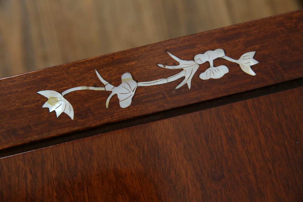 アジアンビンテージ　民芸家具　螺鈿(ラデン)象嵌入り　上品な佇まいが美しい6杯小引き出し　(R-083578)