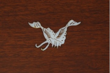 アジアンビンテージ　民芸家具　螺鈿(ラデン)象嵌入り　上品な佇まいが美しい6杯小引き出し　(R-083578)