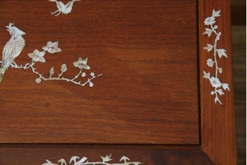 アジアンビンテージ　民芸家具　螺鈿(ラデン)象嵌入り　上品な佇まいが美しい6杯小引き出し　(R-083578)