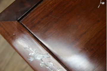 アジアンビンテージ　民芸家具　螺鈿(ラデン)象嵌入り　上品な佇まいが美しい6杯小引き出し　(R-083578)