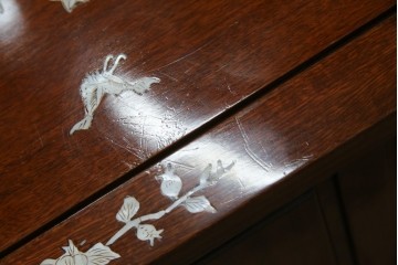 アジアンビンテージ　民芸家具　螺鈿(ラデン)象嵌入り　上品な佇まいが美しい6杯小引き出し　(R-083578)