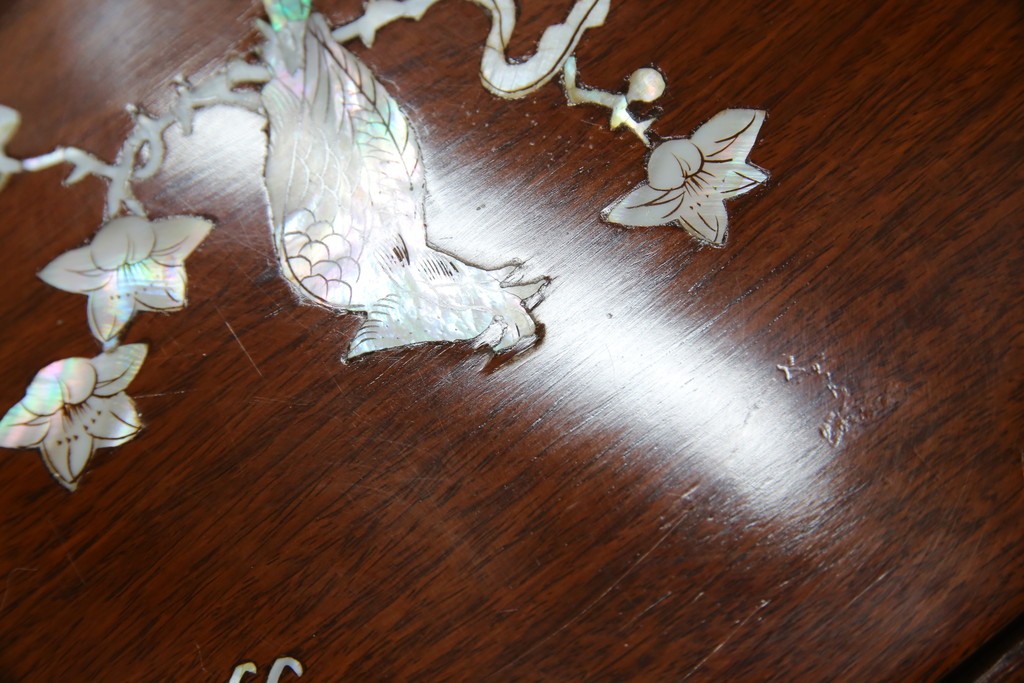 アジアンビンテージ　民芸家具　螺鈿(ラデン)象嵌入り　上品な佇まいが美しい6杯小引き出し　(R-083578)