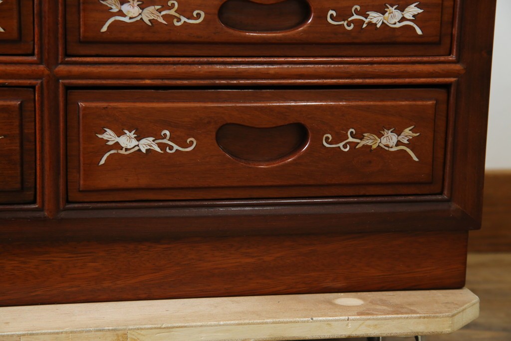 アジアンビンテージ　民芸家具　螺鈿(ラデン)象嵌入り　上品な佇まいが美しい6杯小引き出し　(R-083578)