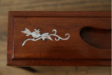 アジアンビンテージ　民芸家具　螺鈿(ラデン)象嵌入り　上品な佇まいが美しい6杯小引き出し　(R-083578)