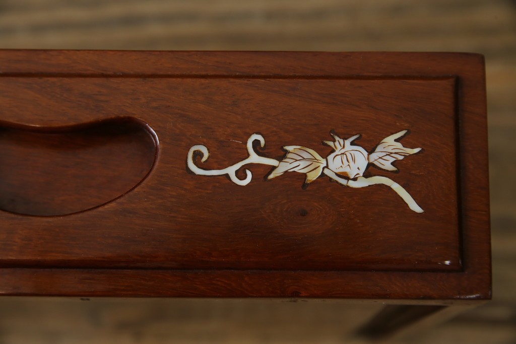 アジアンビンテージ　民芸家具　螺鈿(ラデン)象嵌入り　上品な佇まいが美しい6杯小引き出し　(R-083578)