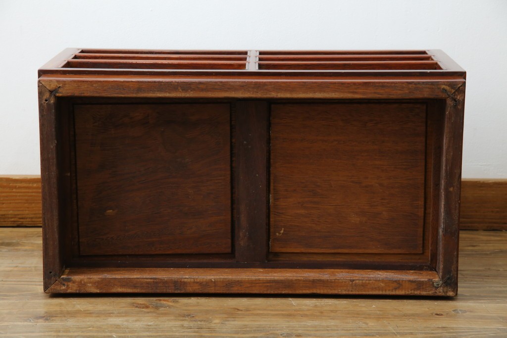 アジアンビンテージ　民芸家具　螺鈿(ラデン)象嵌入り　上品な佇まいが美しい6杯小引き出し　(R-083578)