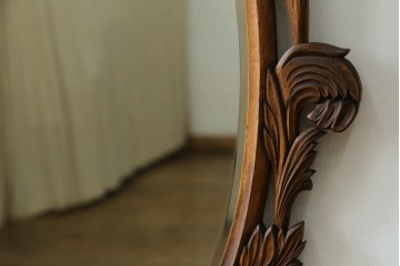 アジアンビンテージ　美しい彫刻が目を引くウォールミラー　(R-083581)