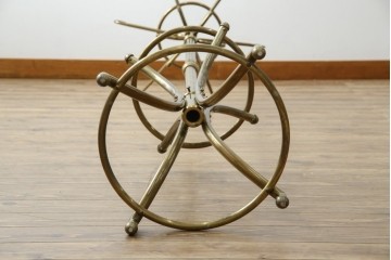 中古　美品　最高級品　オランダ　アイホールツ(EICHHOLTZ)　真鍮製　アンティーク仕上げ　空間のアクセントになるラグジュアリーなコートハンガー　定価約26万円相当　(R-083583)