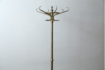 中古　美品　最高級品　オランダ　アイホールツ(EICHHOLTZ)　真鍮製　アンティーク仕上げ　空間のアクセントになるラグジュアリーなコートハンガー　定価約26万円相当　(R-083583)