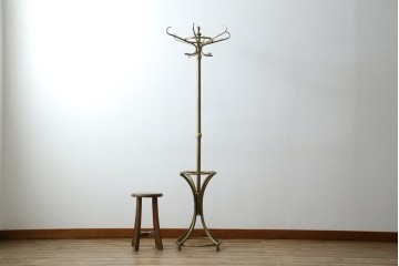 中古　美品　最高級品　オランダ　アイホールツ(EICHHOLTZ)　真鍮製　アンティーク仕上げ　空間のアクセントになるラグジュアリーなコートハンガー　定価約26万円相当　(R-083583)