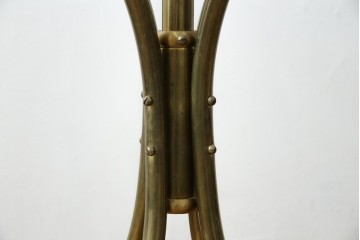 中古　美品　最高級品　オランダ　アイホールツ(EICHHOLTZ)　真鍮製　アンティーク仕上げ　空間のアクセントになるラグジュアリーなコートハンガー　定価約26万円相当　(R-083583)