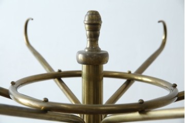 中古　美品　最高級品　オランダ　アイホールツ(EICHHOLTZ)　真鍮製　アンティーク仕上げ　空間のアクセントになるラグジュアリーなコートハンガー　定価約26万円相当　(R-083583)