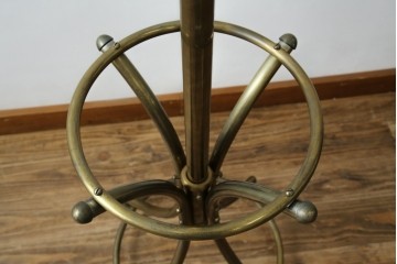 中古　美品　最高級品　オランダ　アイホールツ(EICHHOLTZ)　真鍮製　アンティーク仕上げ　空間のアクセントになるラグジュアリーなコートハンガー　定価約26万円相当　(R-083583)