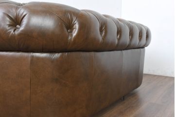 中古　キズ有り　IDC大塚家具　エルエスコンフォート　「L/S Comfort-29」　クラシカルな空間を演出するチェスターフィールド3Pソファ(トリプルソファ、3人掛けソファ、三人掛け)(定価約32万円)(R-083584)