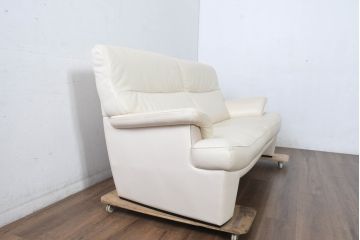 中古　美品　カリモク家具(karimoku)　Chitano(チターノ)　レザー(本革)　シンプルながら洗練されたデザインが美しい2人掛けソファ(2P、二人掛け、アームソファ)(定価約32万円)(R-083585)